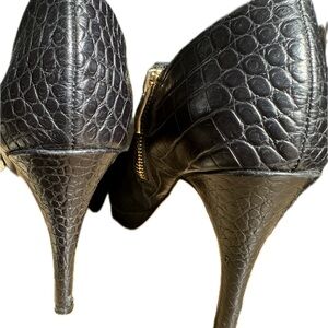 Vince Camuto Elvin booties. Black suede with textured leather heel